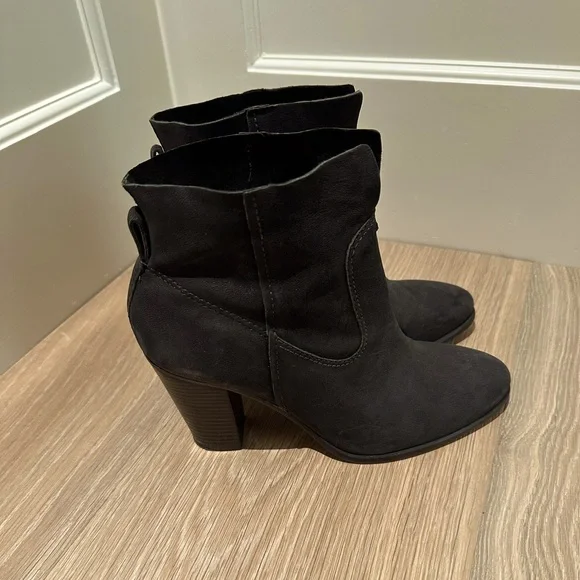 Vince Camuto Feina ankle bootie black suede - Picture 4 of 11